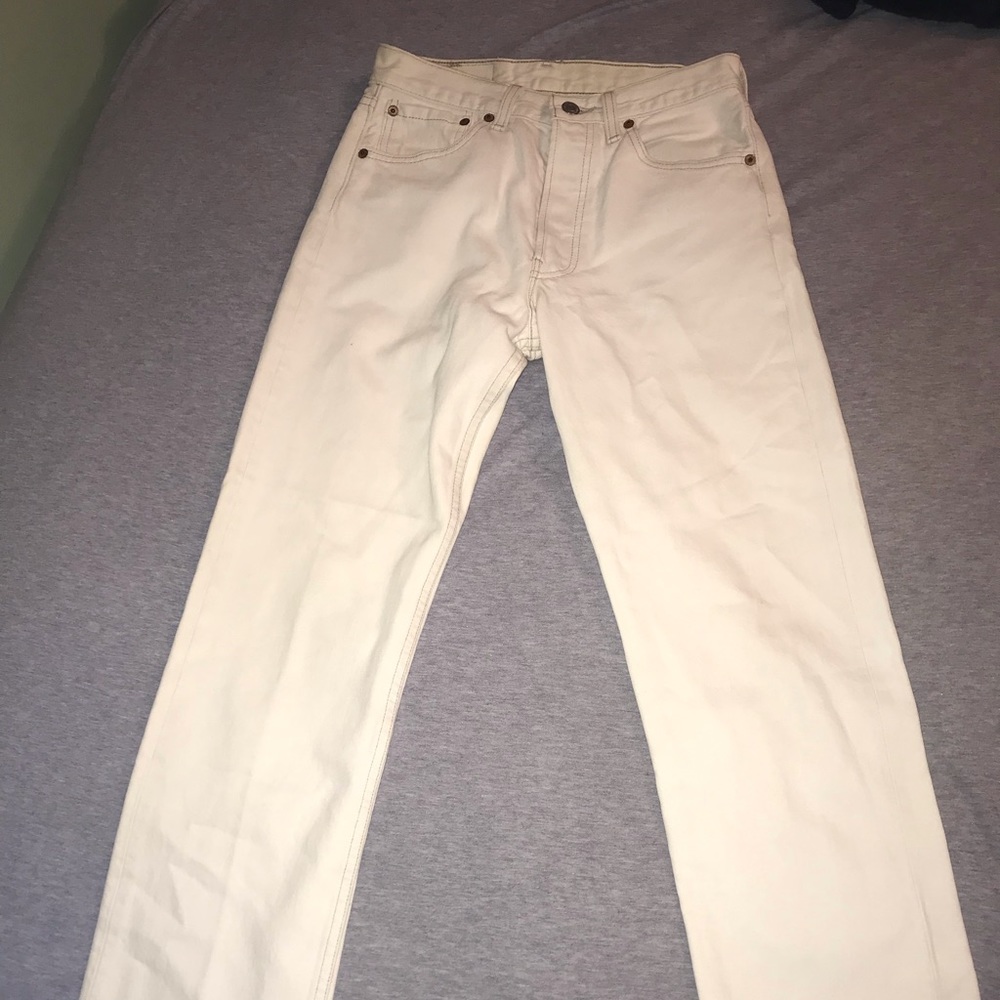 white levi’s 501